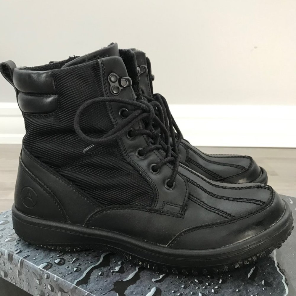 Botte d'hiver pour homme noir, grandeur 8 us/can (41 euro) de marque Artica